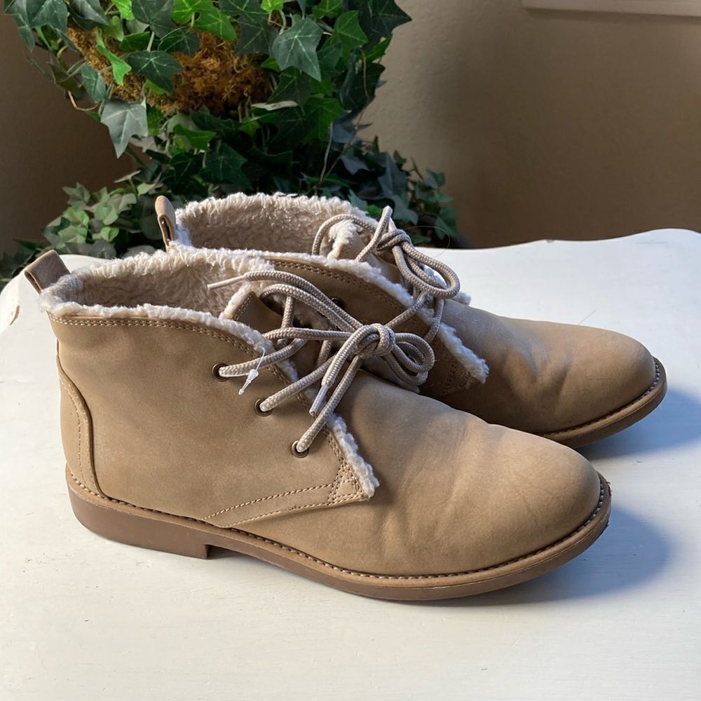 Seven Dials Women’s Low Top Lace-Up Mallori Boot Size 8M